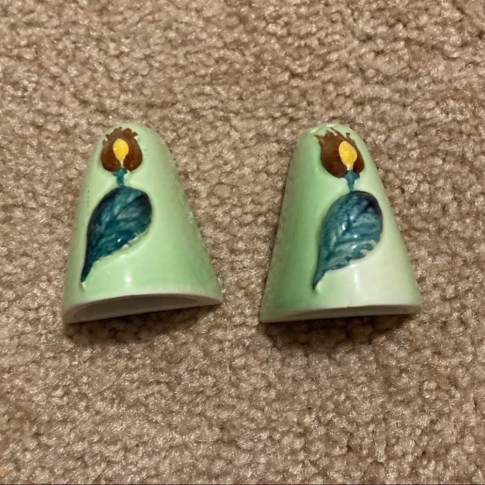 Vintage Carlton ware Hazelnut salt and pepper shaker